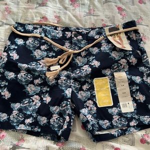 Women MIDRISE SHORT ,size 18M,Riders by Lee